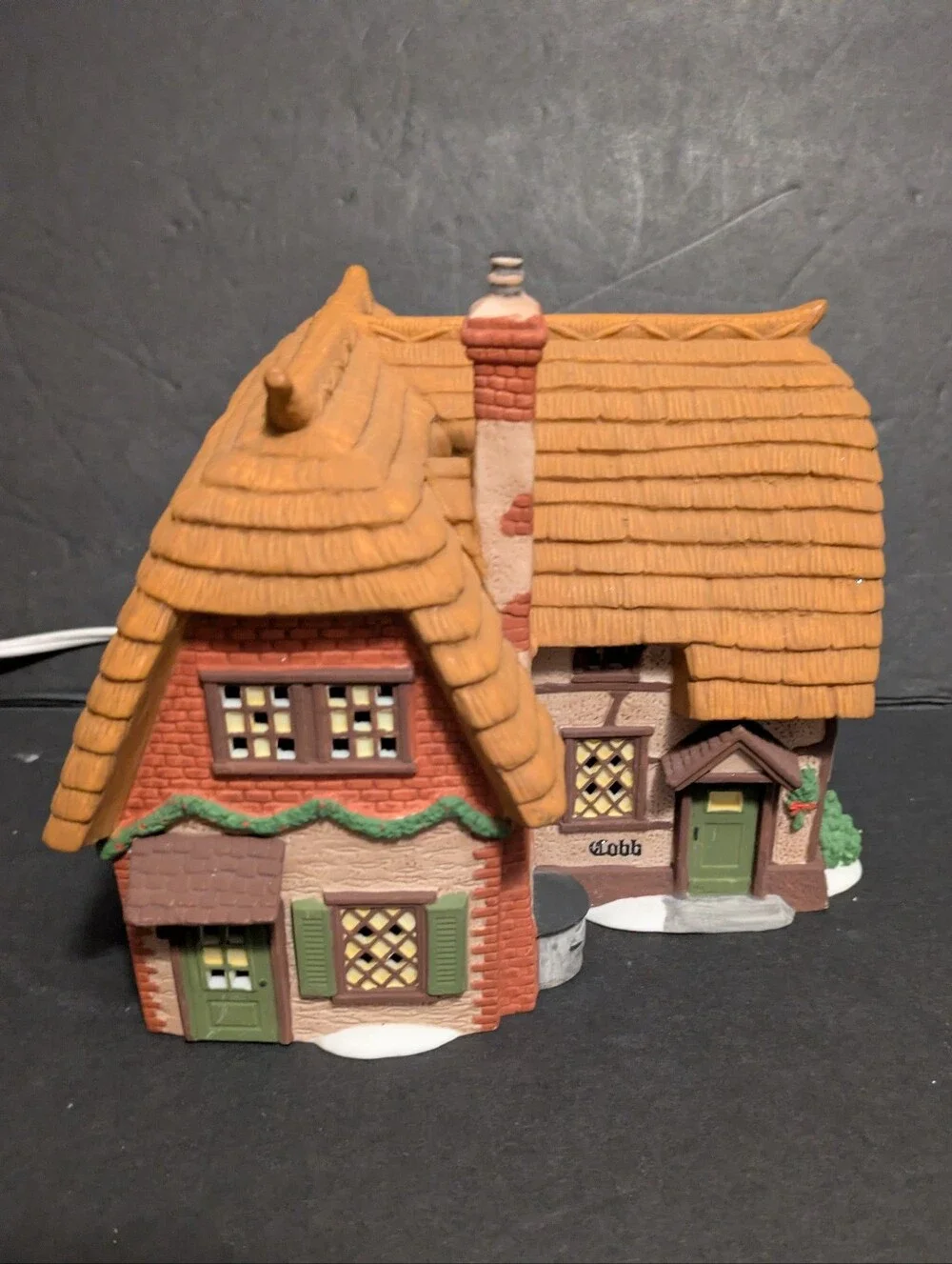 Department 56 COBB COTTAGE Dickins Village Series #5824-6 November 7 -11, 1996